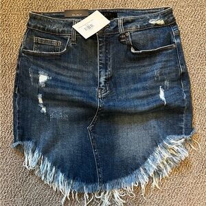 Risen Frayed Hem Denim Skirt